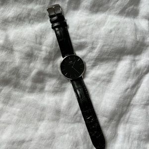 Daniel Wellington Watch - black on black